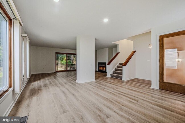 Building Photo - 207 Steeplechase Cir