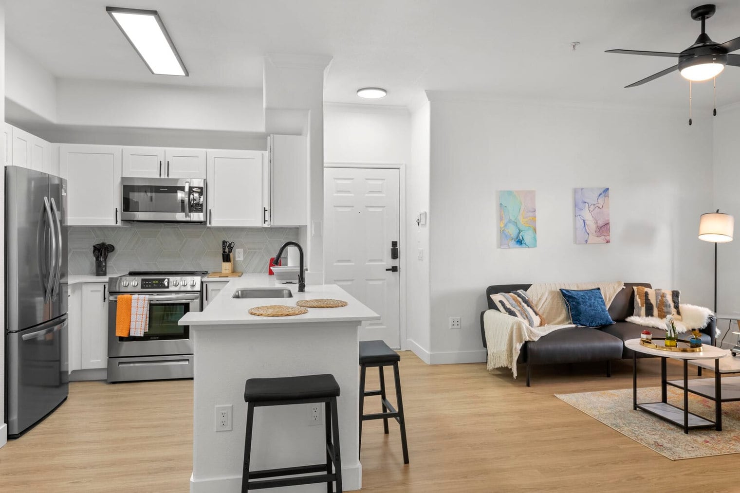 Building Photo - 875 W Pecos Rd