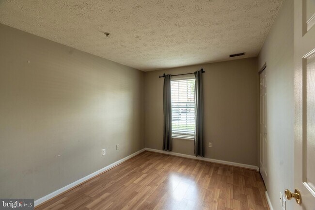 Building Photo - 689 Winding Stream Way