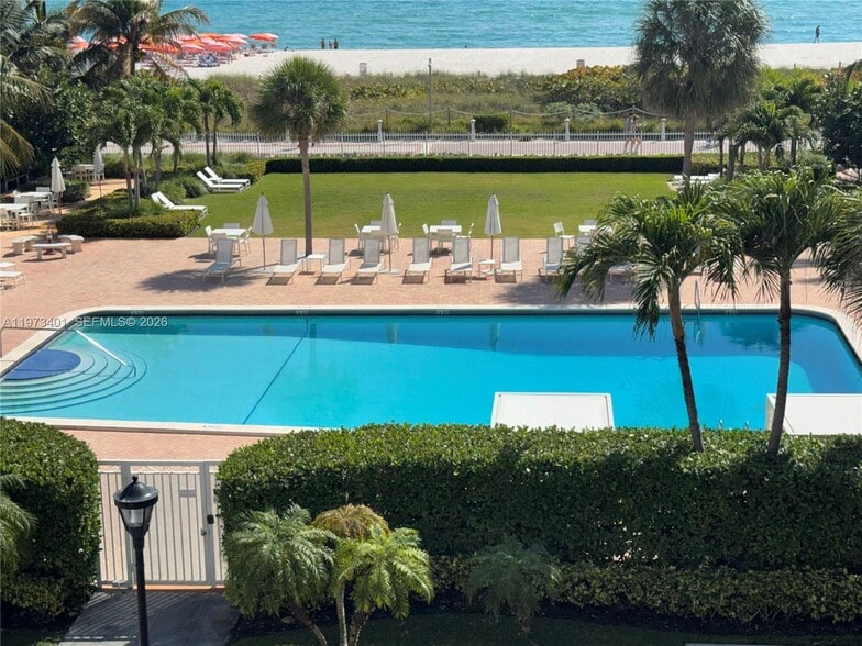 Building Photo - 2457 Collins Ave