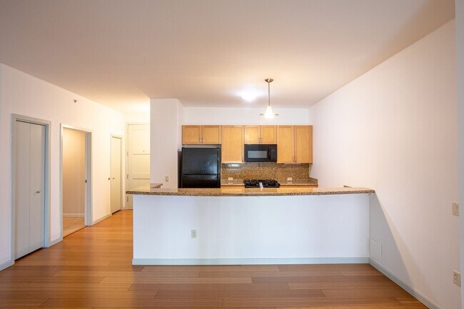 Building Photo - Sweet + secure 1/1 condo with parking, extra storage room + AC available now!