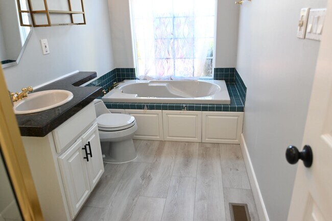 Building Photo - Nice Willow Glen Bungalow, Pet Friendly, 2...