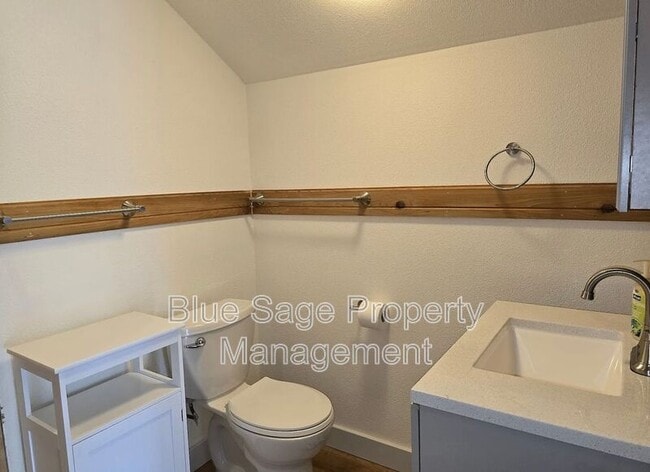 Building Photo - 411 Eddy Ct