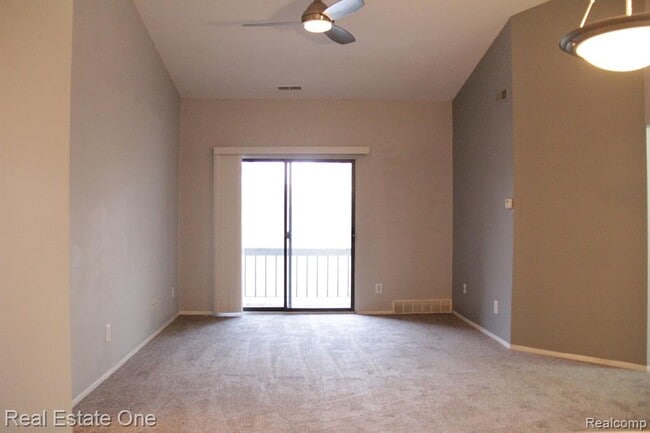 Building Photo - 21960 Indian Creek Dr