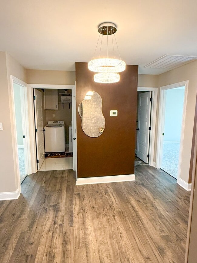 Building Photo - 3 Bedroom 2 Bathroom Home!