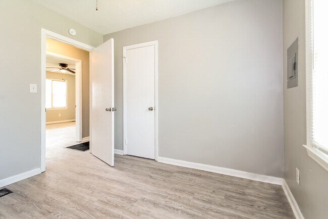 Building Photo - Charming Home in Spartanburg!