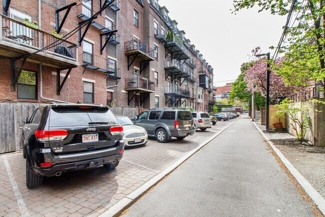 Building Photo - 15 Worcester Sq