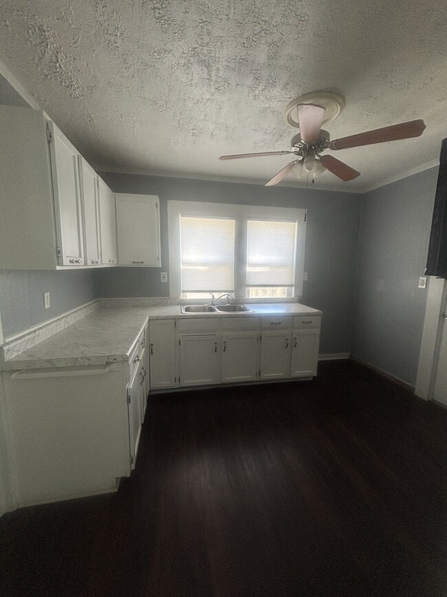 Building Photo - 3372 W 90th St