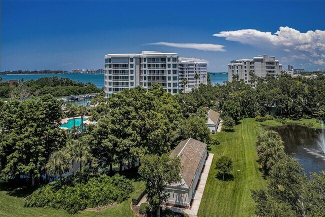 Building Photo - 8 Belleview Blvd