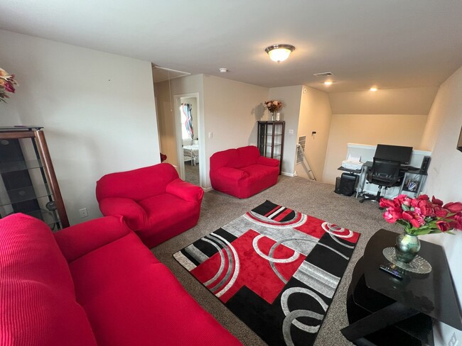 Building Photo - Stunning 4-Bedroom Home in Zachary's Mirav...
