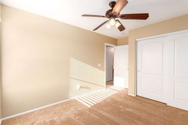 Building Photo - Beautiful 4 Bedroom Home in Johnson Ranch!