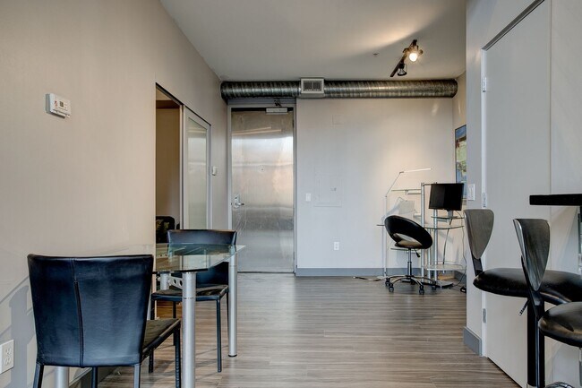 Building Photo - Heart of Old Town!!  Lofted Furnished Rental.  2 Parking Spots. Modern Living Resort!!  Front doo...