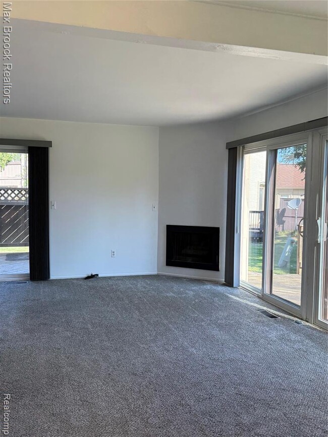 Building Photo - 3028 Moon Lake Dr