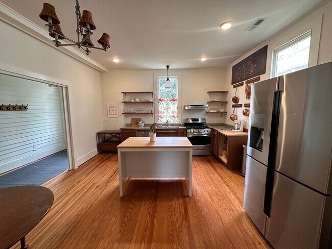 Building Photo - Historic Downtown Wilmington 3 Bedroom Home