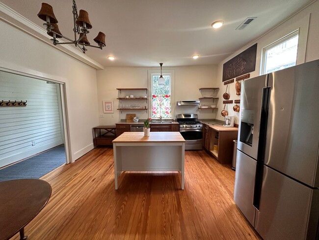 Building Photo - Historic Downtown Wilmington Furnished 3 B...