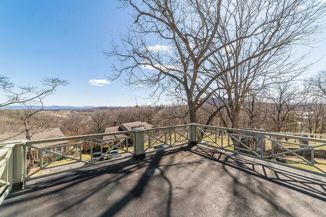 Building Photo - 385 Sherwood Ave