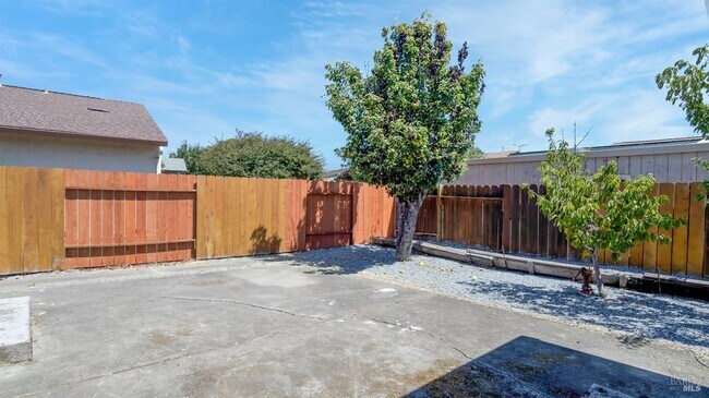 Building Photo - 340 Mokelumne Dr