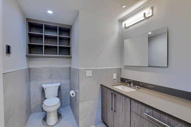 Building Photo - 88 SW 10th Dr