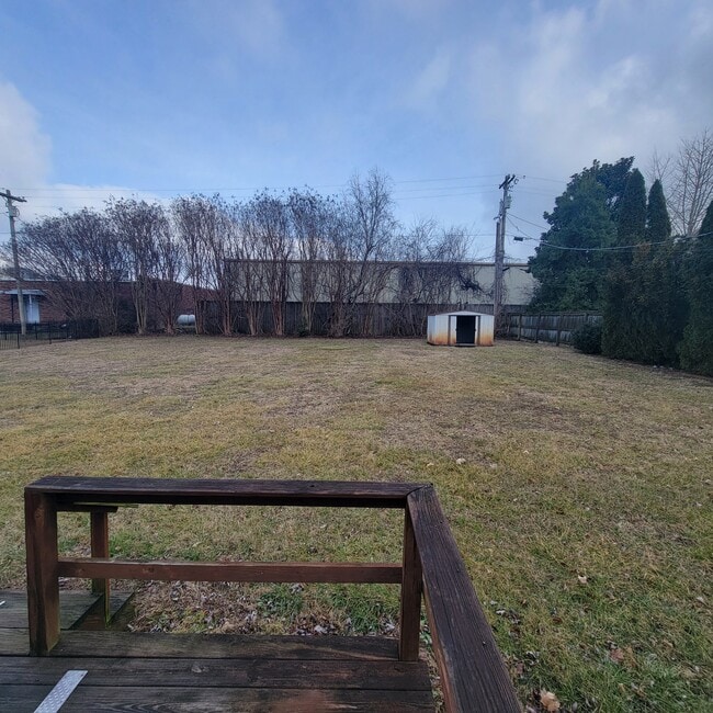 Building Photo - 1616 Linda Ave