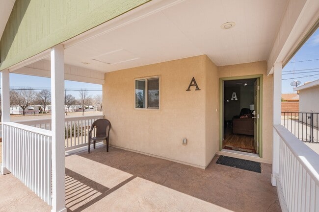 Building Photo - 800 Sherwood Dr