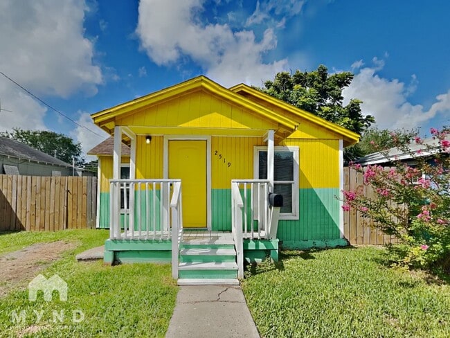 Primary Photo - 2519 Goliad St