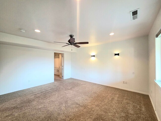 Building Photo - Grandiose Home on 1 Acre -- in East Wenatchee for Rent!!