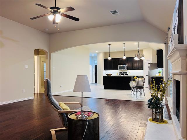 Building Photo - 409 Spring Creek Drive