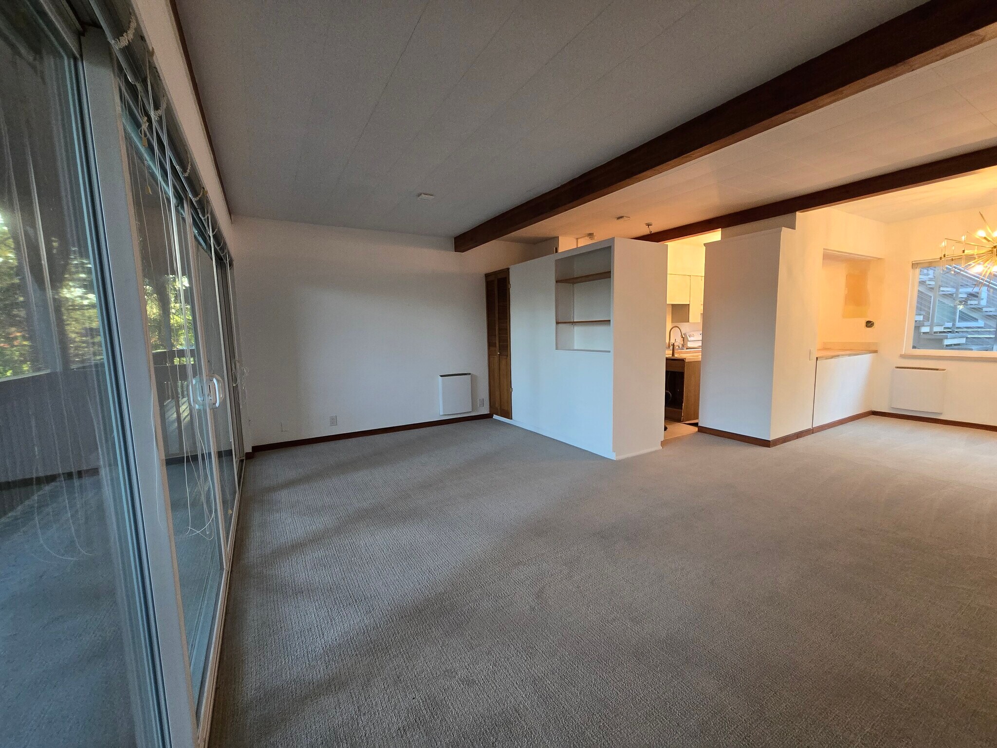 Building Photo - 465 Winslow Way E