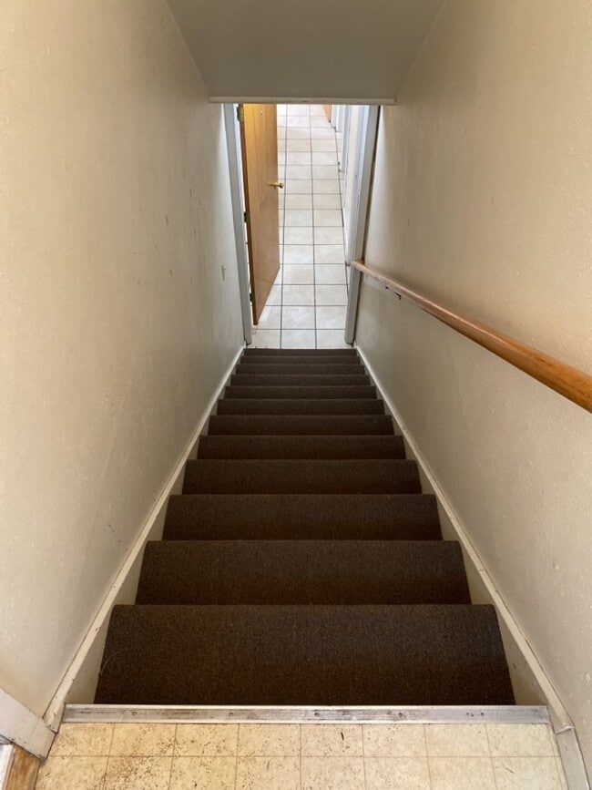 Building Photo - STUDENTS WELCOME! Ranch Home w/ Finished Basement, Fenced Yard and Two Kitchens