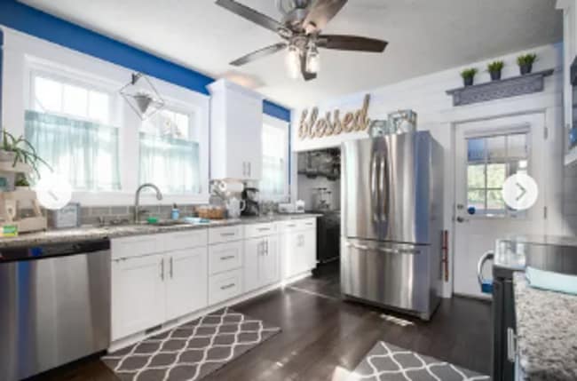Building Photo - 4 Bedroom with a Hot Tub in the heart of t...