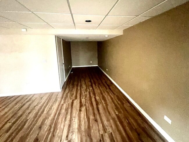 Building Photo - 300 Lunt Ave