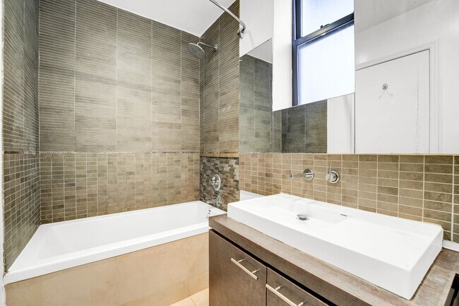 Building Photo - Modern  1-Bedroom with Home Office and Private Terrace DW/WD