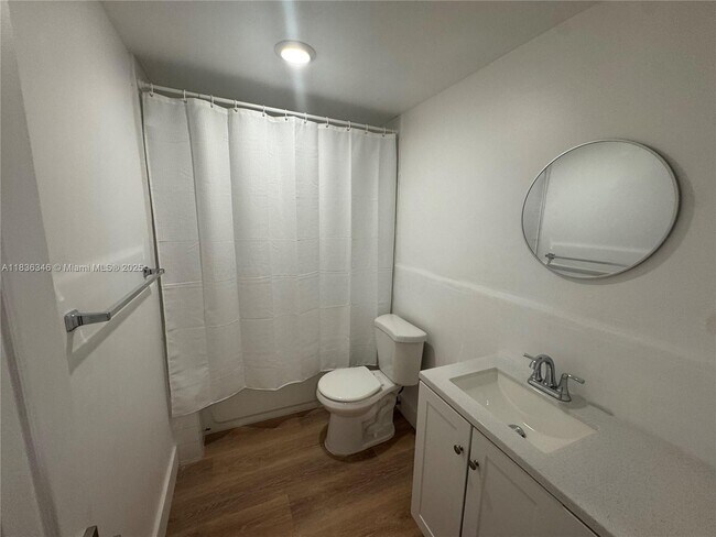 Building Photo - 1201 SW 42nd Ave