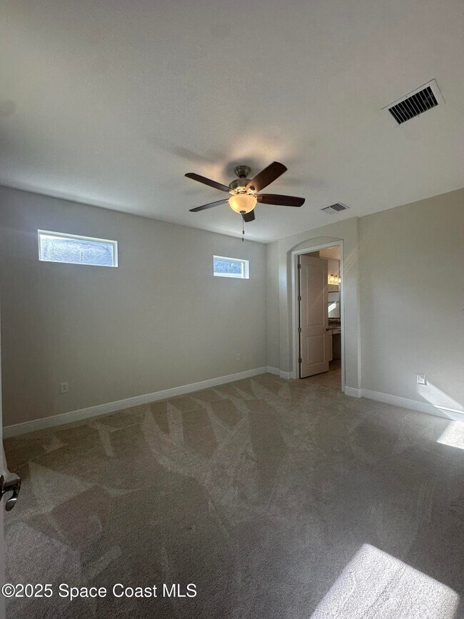 Building Photo - 2738 Spur Dr