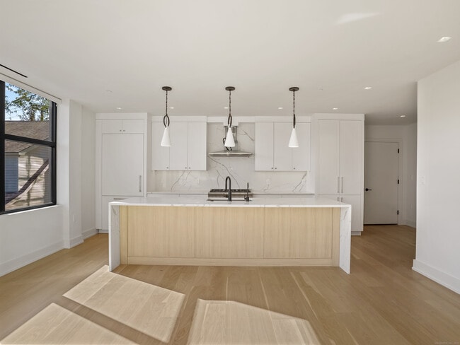 Building Photo - 116 Sherman St