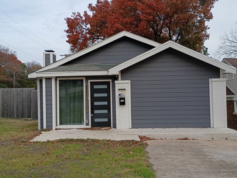 Building Photo - Room in House on W Brooklyn Ave