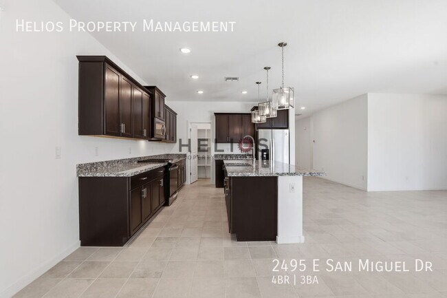 Building Photo - 2495 E San Miguel Dr