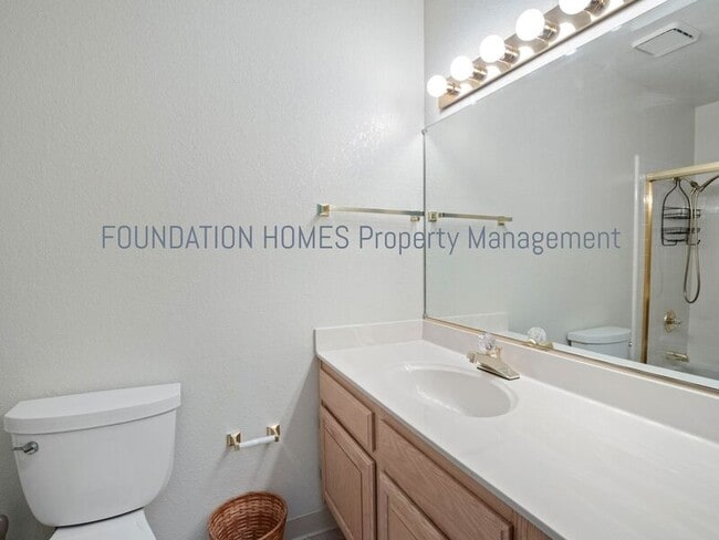 Building Photo - 130 Pelican Ln