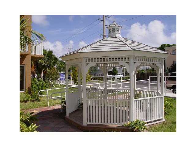 Building Photo - 2725 NE 8th Ave