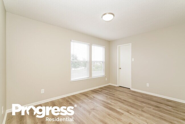 Building Photo - 5644 W Littleton Dr