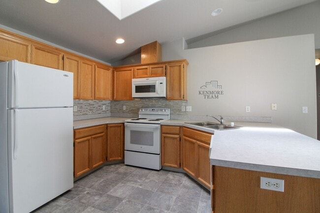 Building Photo - 7611 Pender Dr