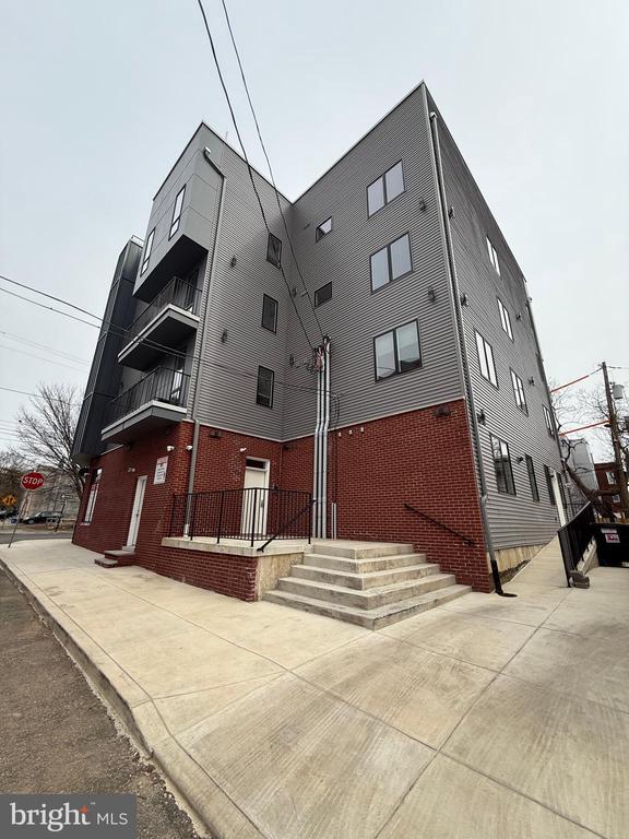 Building Photo - 914 W Susquehanna Ave