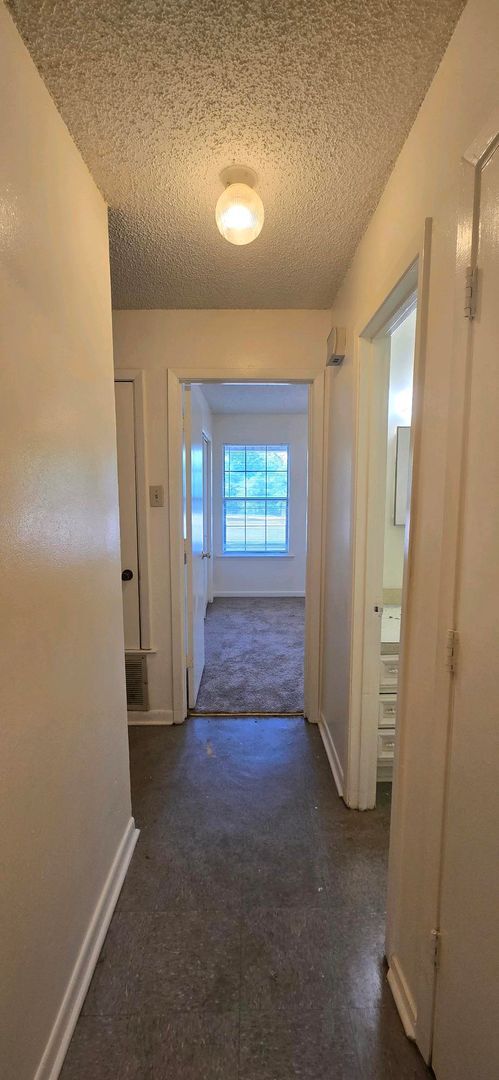 Building Photo - Available! 2 Bedroom 1 Bath Close to Everything! Longview, TX!