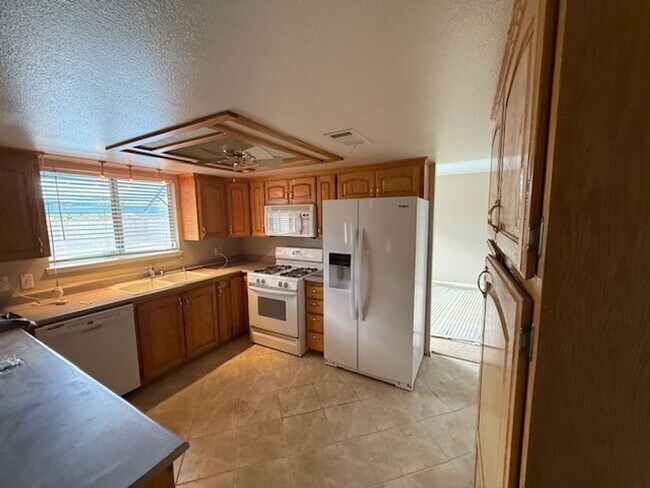 Building Photo - A Fabulous 4 Bedroom Home in Highland Hills