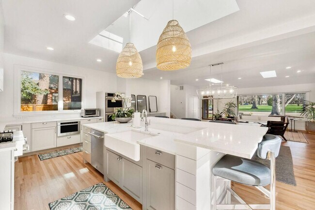 Building Photo - 1500 W Mulberry St