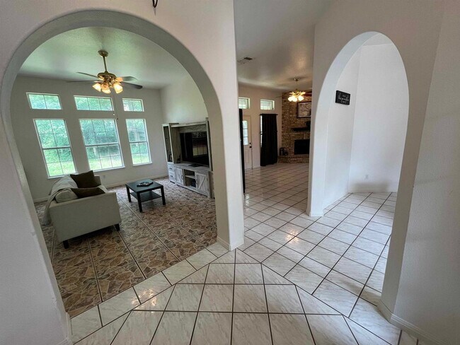 Building Photo - 116 River Knoll
