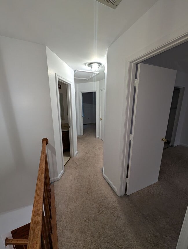 Building Photo - Available August 1, 2026 – Beautiful Townhome in Potomac Hills!