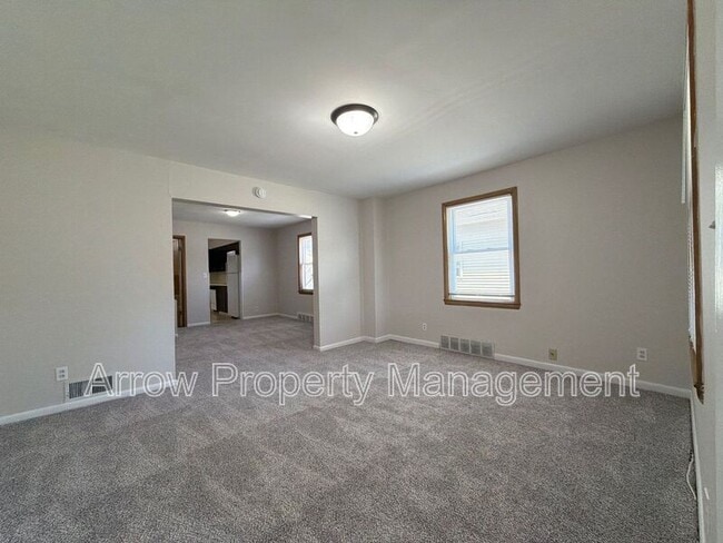 Building Photo - 1309 S 10th St