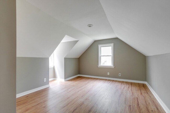 Building Photo - 3009 Napoleon St