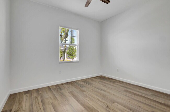 Building Photo - 1104 SE Crosswood Wy